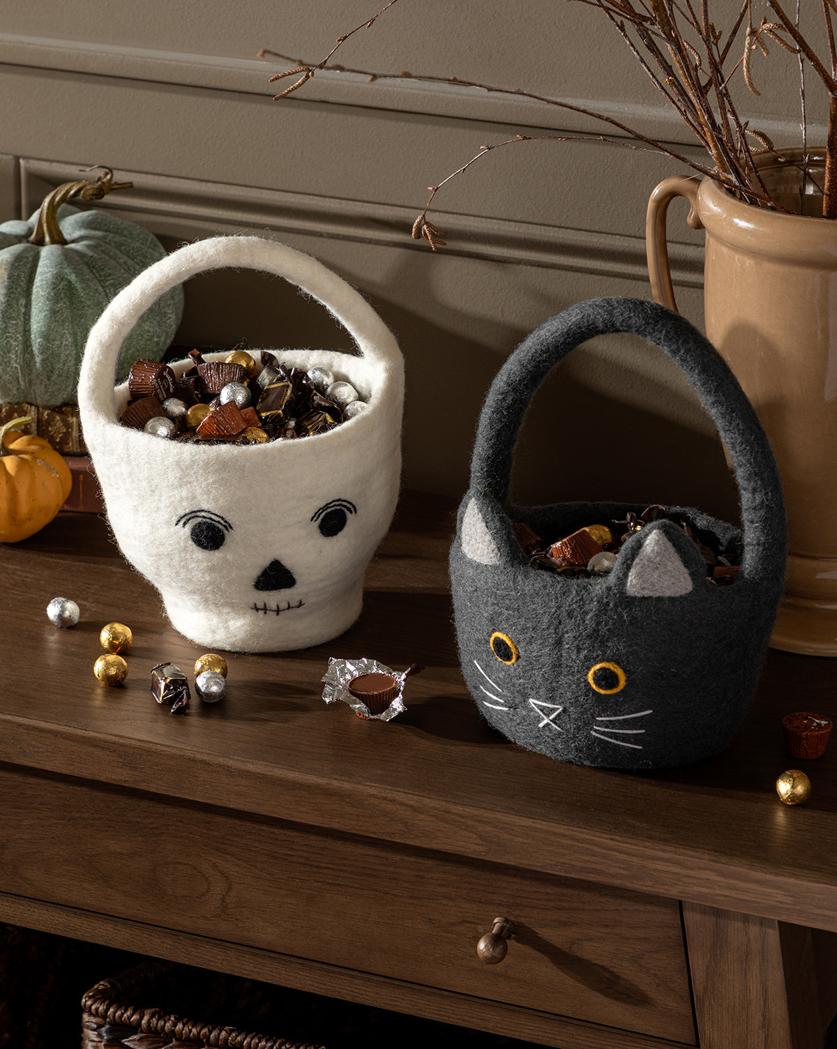 Panier en feutre pour chat, des bonbons ou des farces