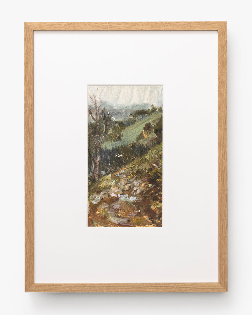 Une rivière coule à travers