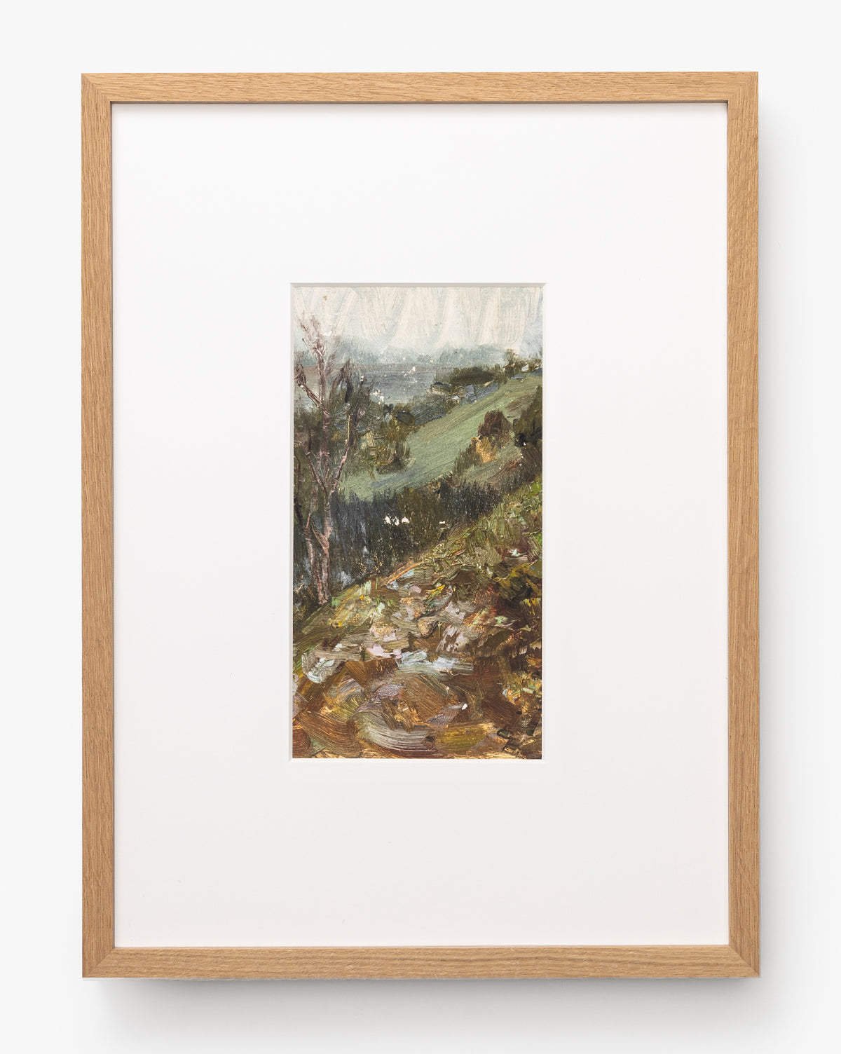 Une rivière coule à travers