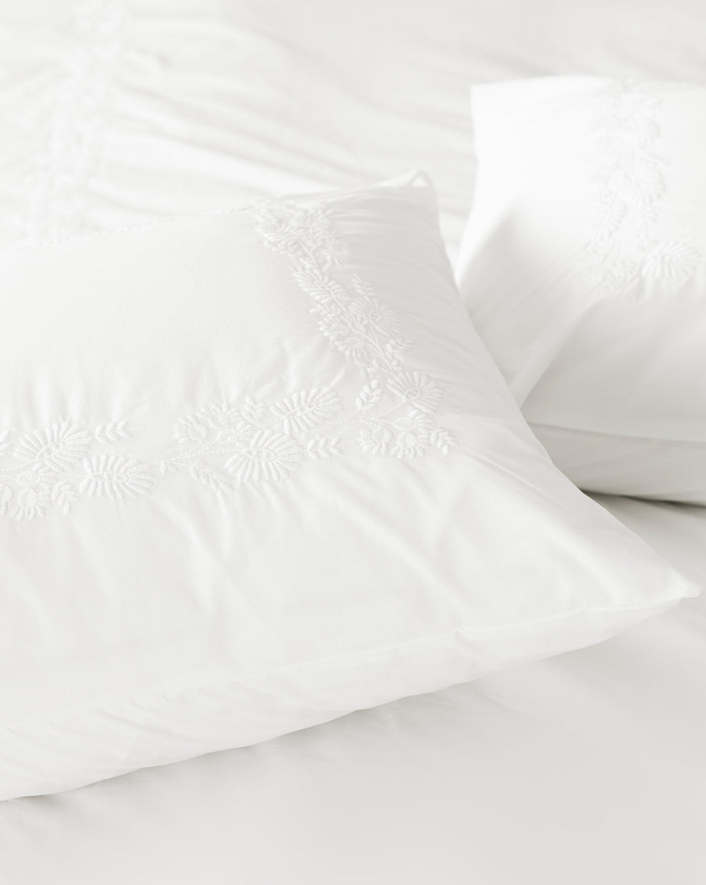 Housses d'oreiller brodées en percale Bianca (lot de 2)