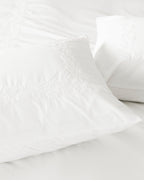 Housses d'oreiller brodées en percale Bianca (lot de 2)