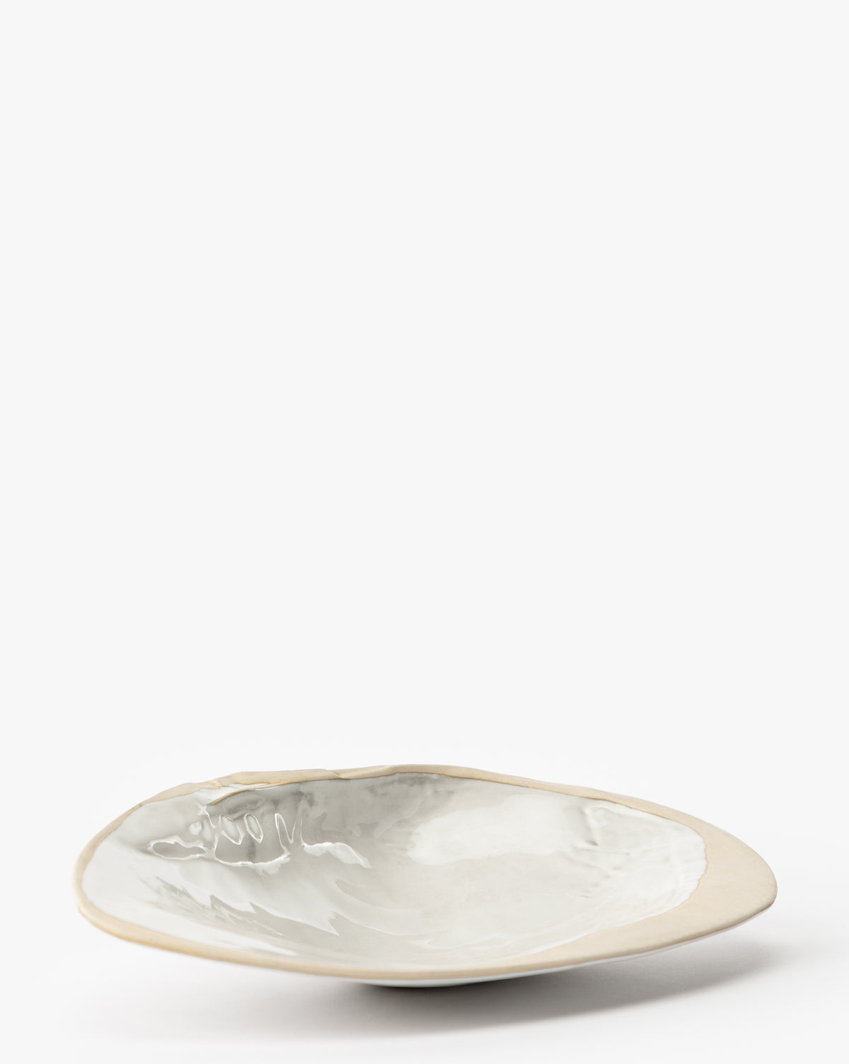 Plat en grès en forme de coquillage